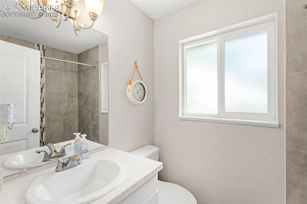 Image 11 of 23: Bathroom