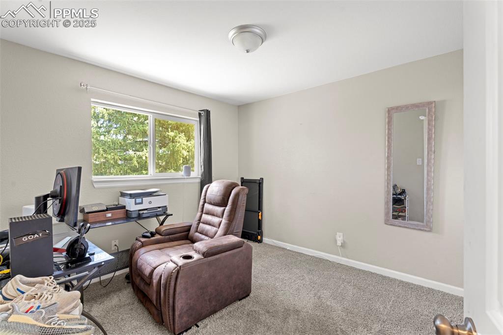 Image 12 of 23: Office