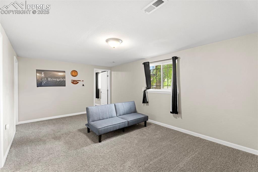 Image 16 of 23: Sitting Room