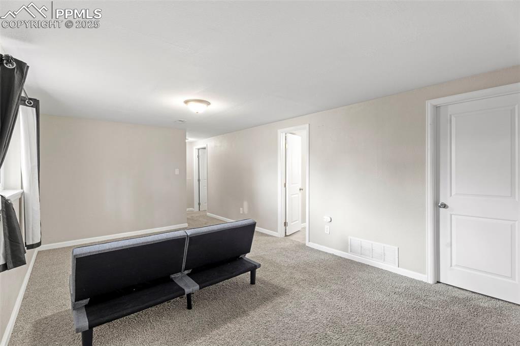 Image 17 of 23: Bedroom