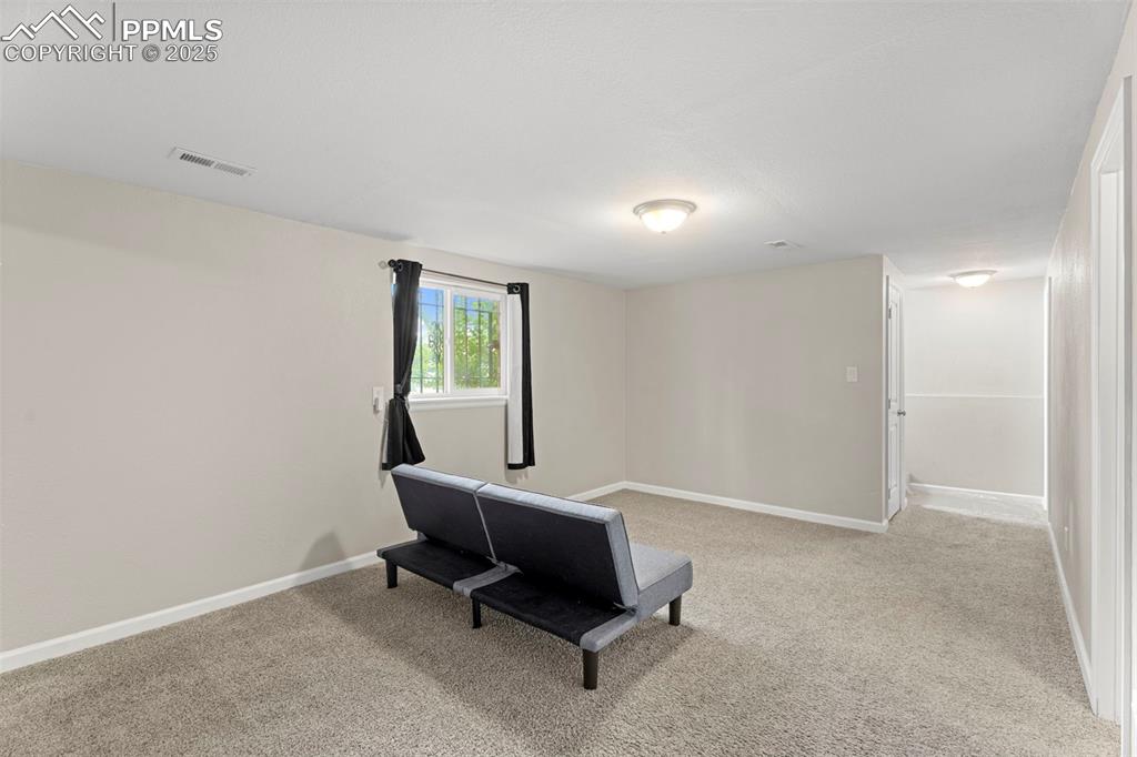 Image 18 of 23: Sitting Room