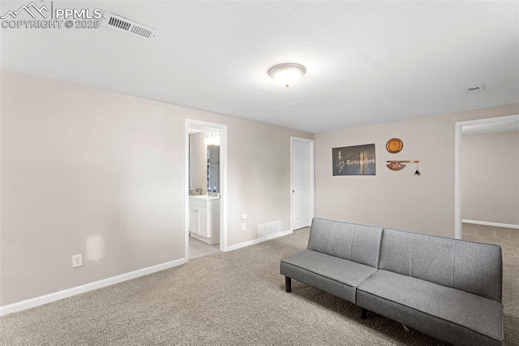 Image 19 of 23: Sitting Room