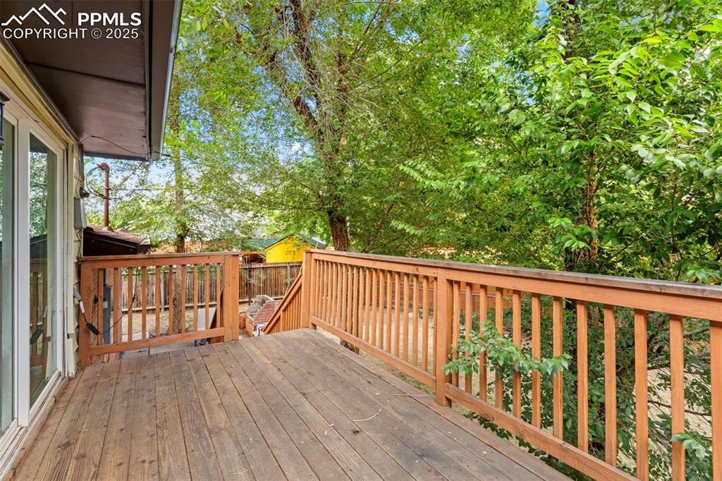 Image 20 of 23: Deck