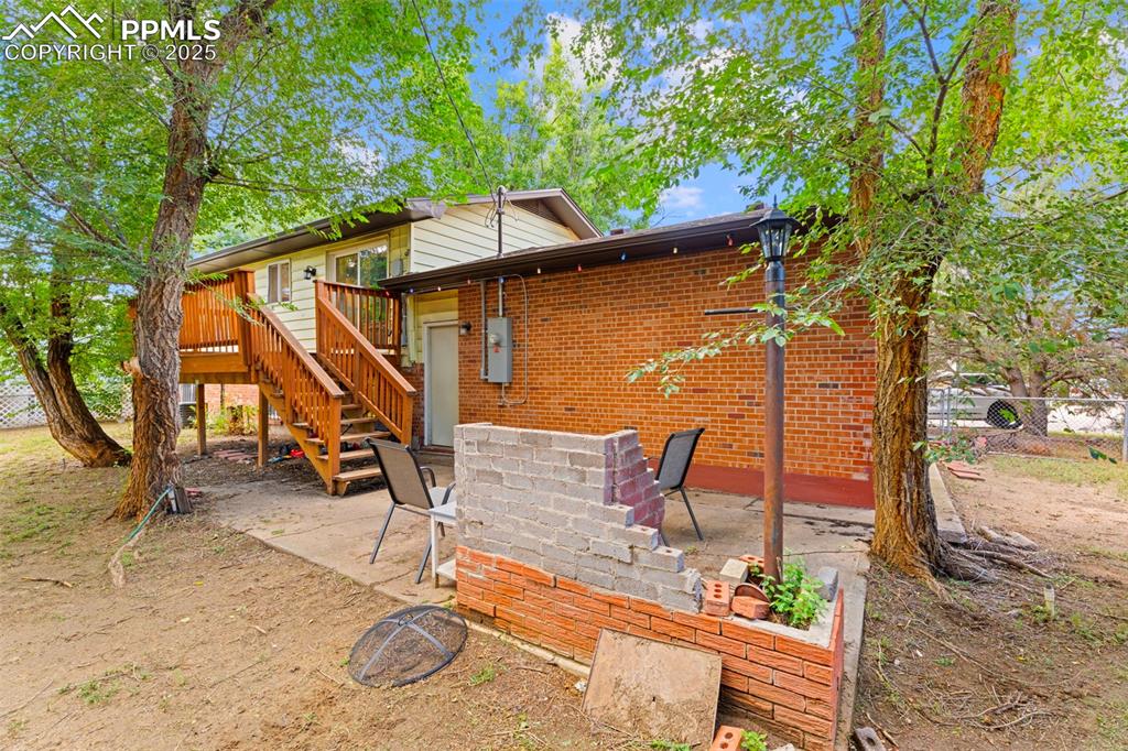 Image 23 of 23: Back of Structure