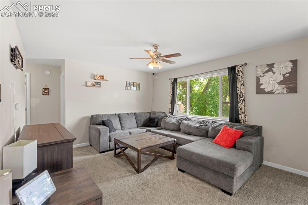 Image 5 of 23: Living Room