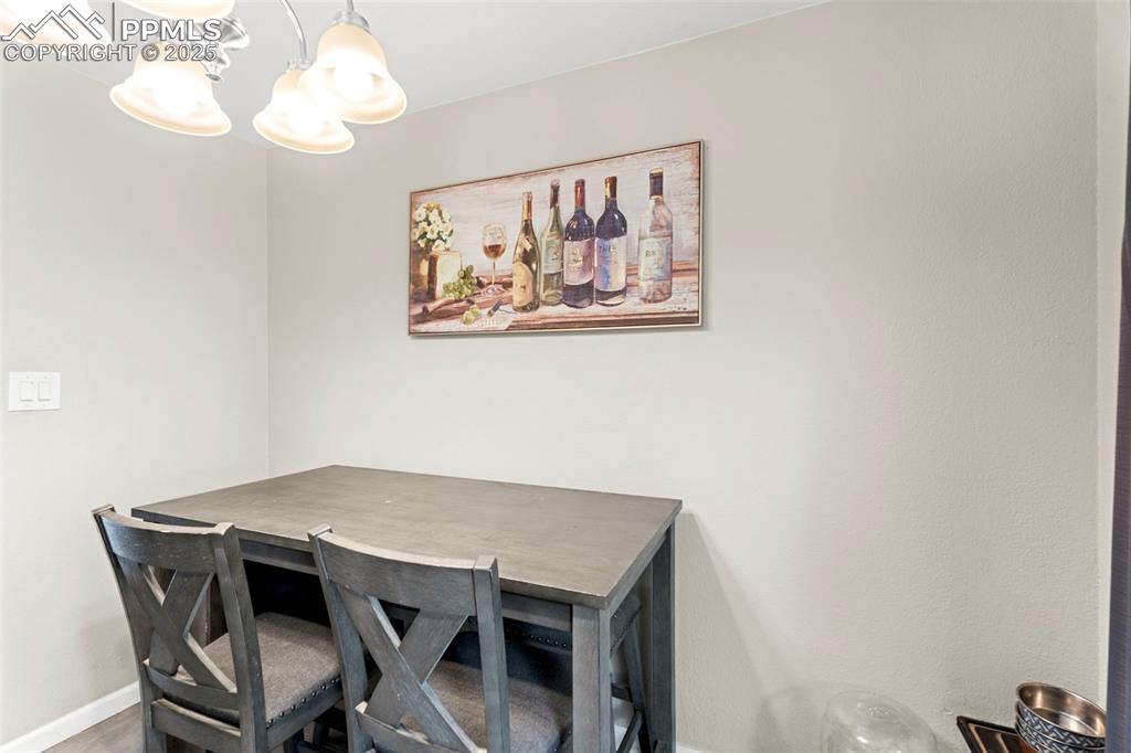 Image 9 of 23: Dining Area