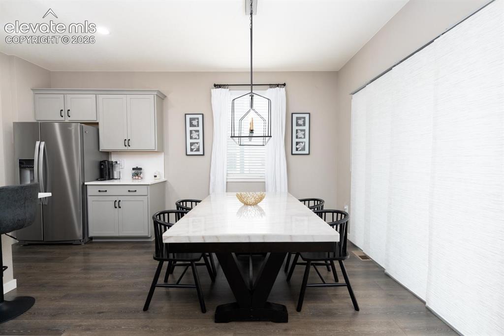 Image 15 of 44: Dining Area
