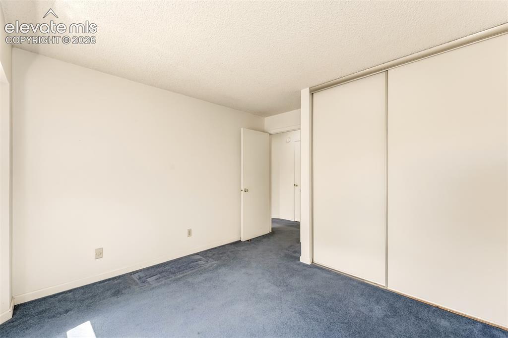 Image 15 of 24: Bedroom