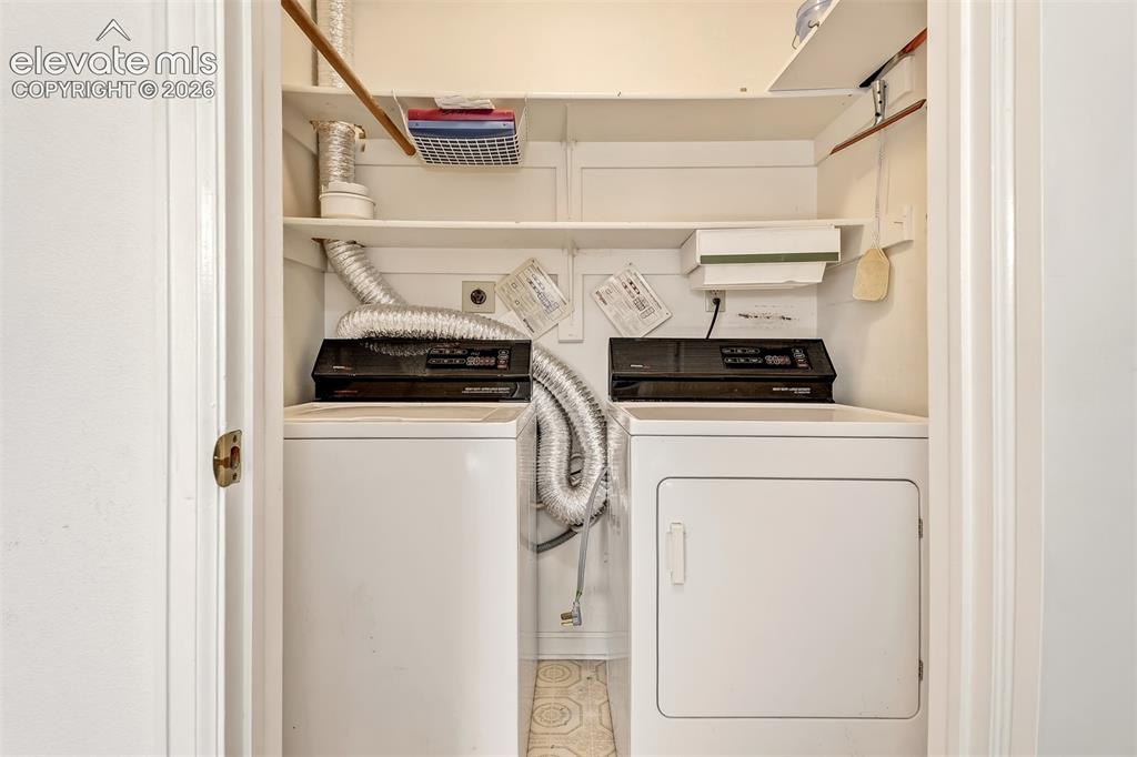 Image 16 of 24: Laundry