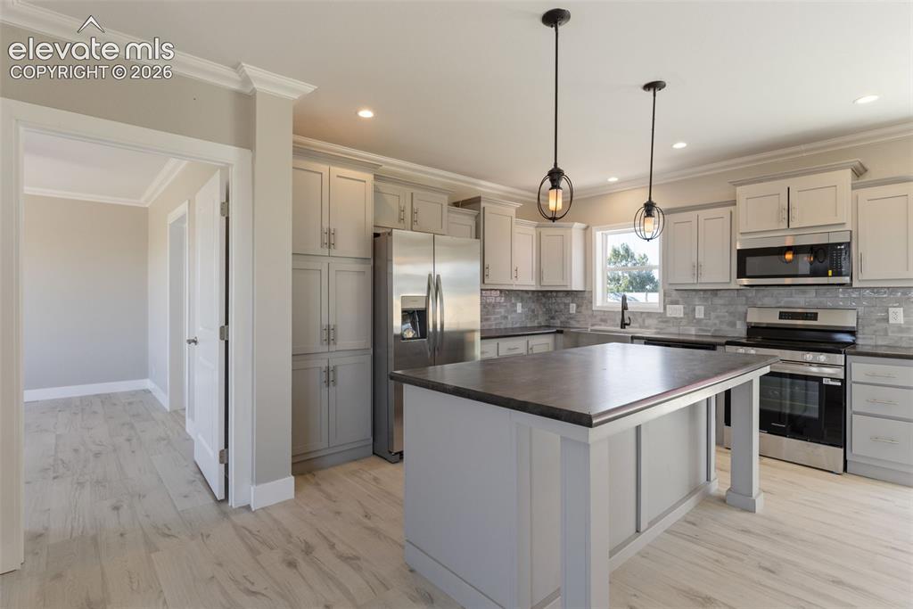 Image 11 of 38: Kitchen