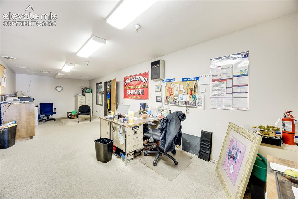 Image 7 of 11: Office