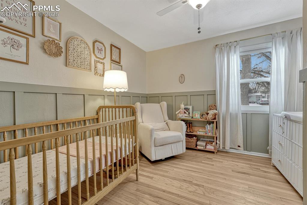 Image 22 of 50: Bedroom