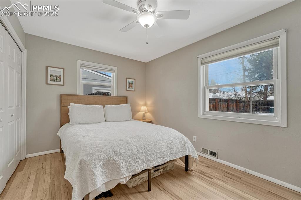 Image 29 of 50: Bedroom