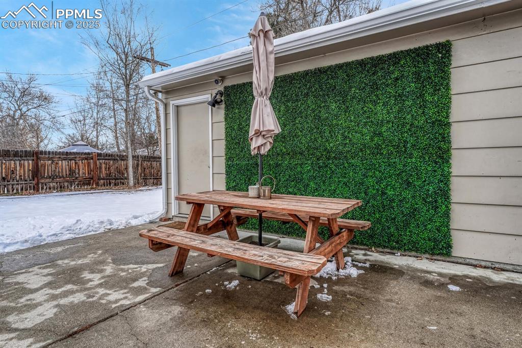 Image 36 of 50: Patio