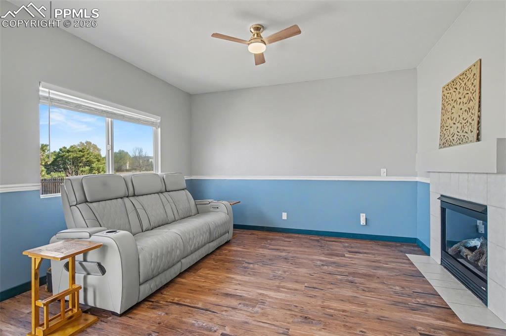 Image 11 of 24: Living Room