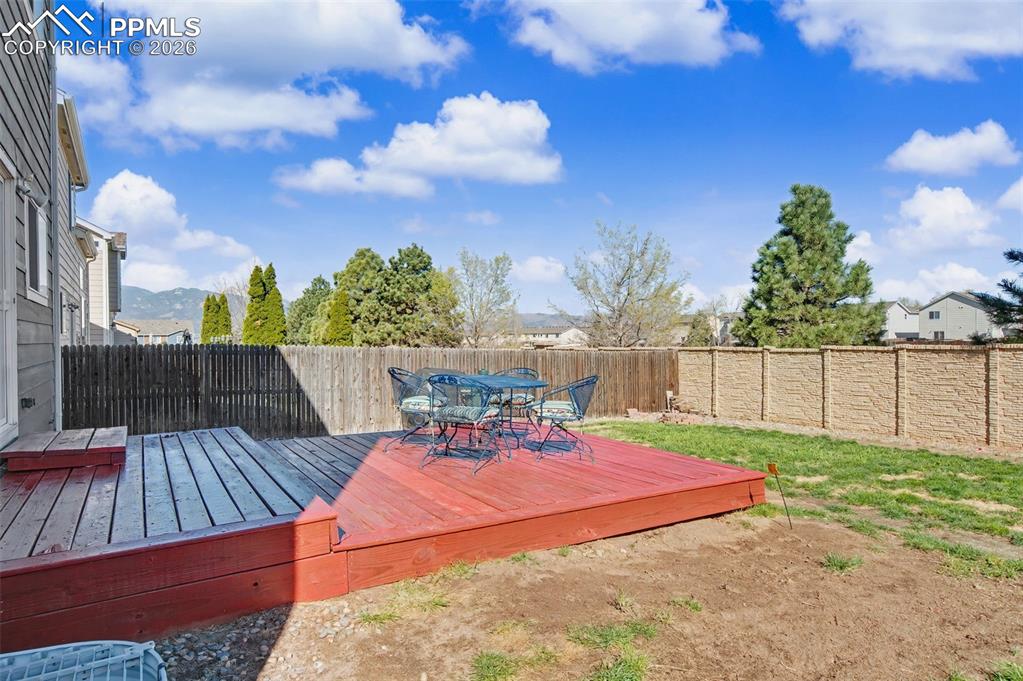 Image 23 of 24: Deck