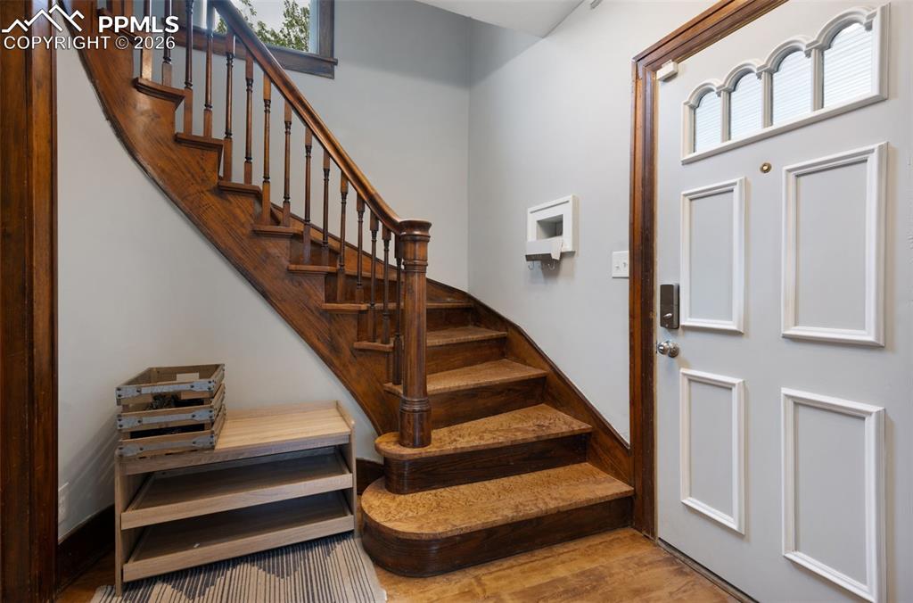 Image 13 of 28: Entry