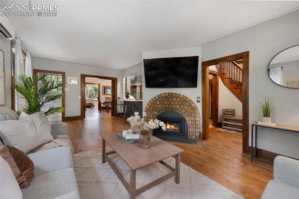 Image 4 of 28: Living Room