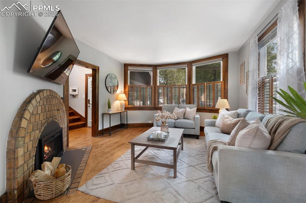 Image 5 of 28: Living Room