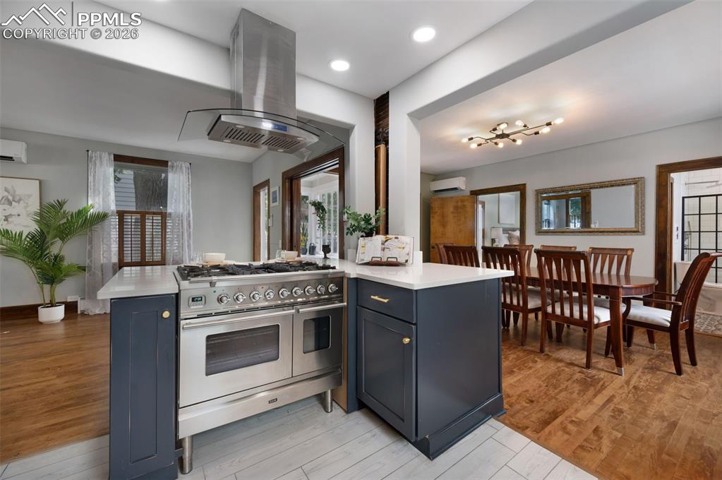 Image 8 of 28: Kitchen