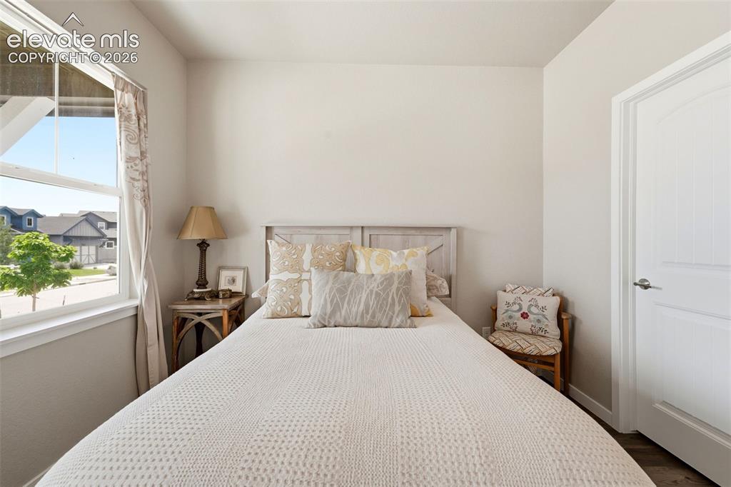 Image 11 of 50: Bedroom
