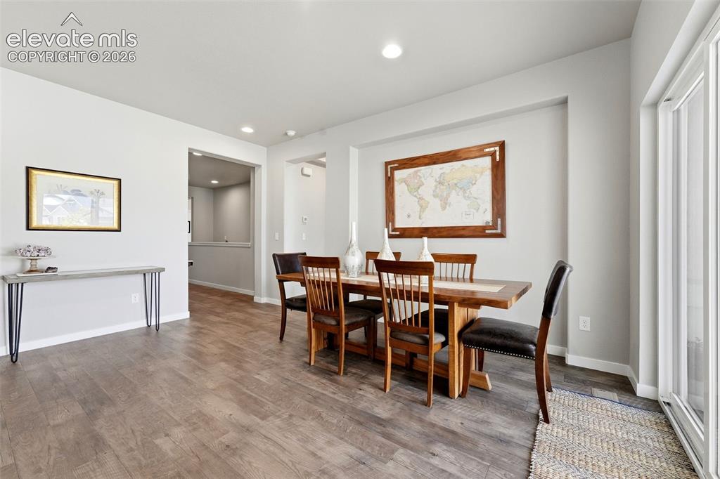 Image 14 of 50: Dining Area