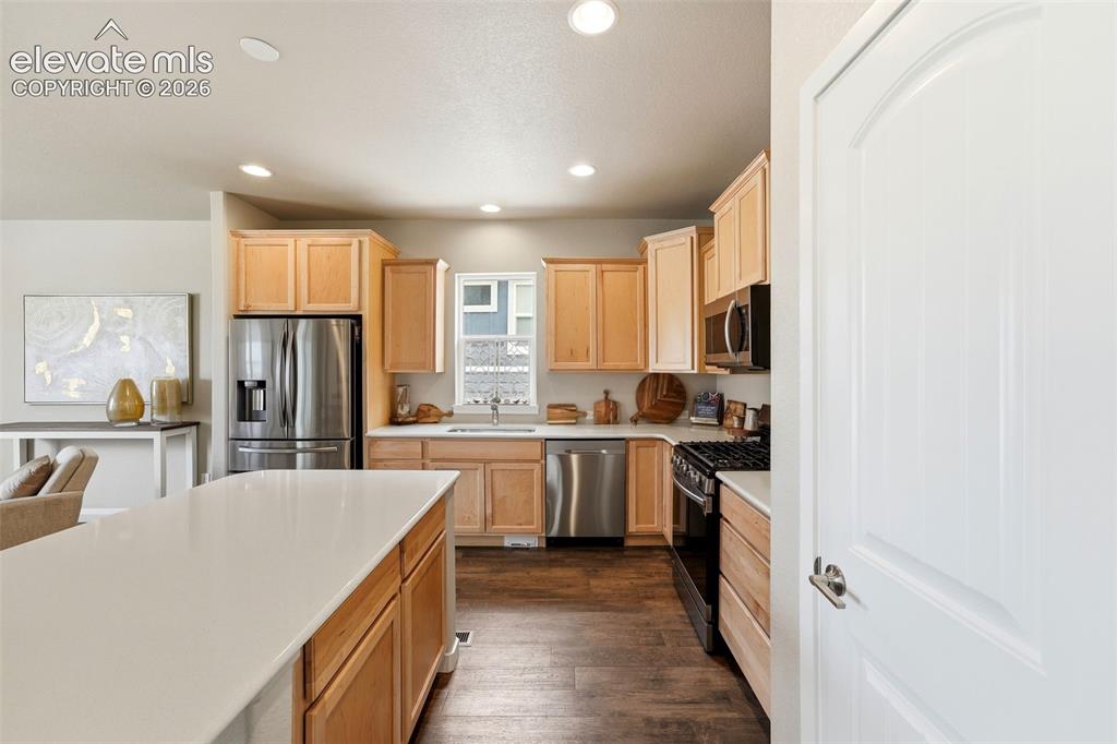 Image 18 of 50: Kitchen