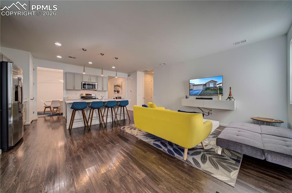 Image 23 of 43: Living Room