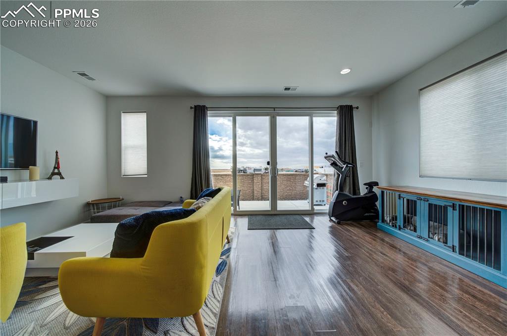 Image 25 of 43: Living Room