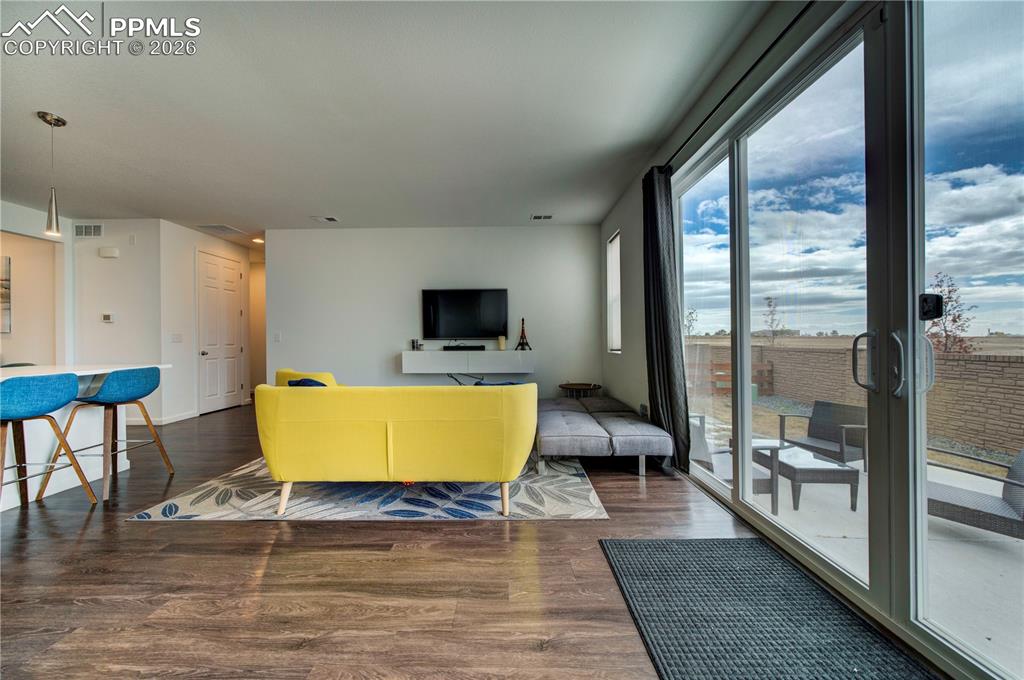 Image 26 of 43: Living Room