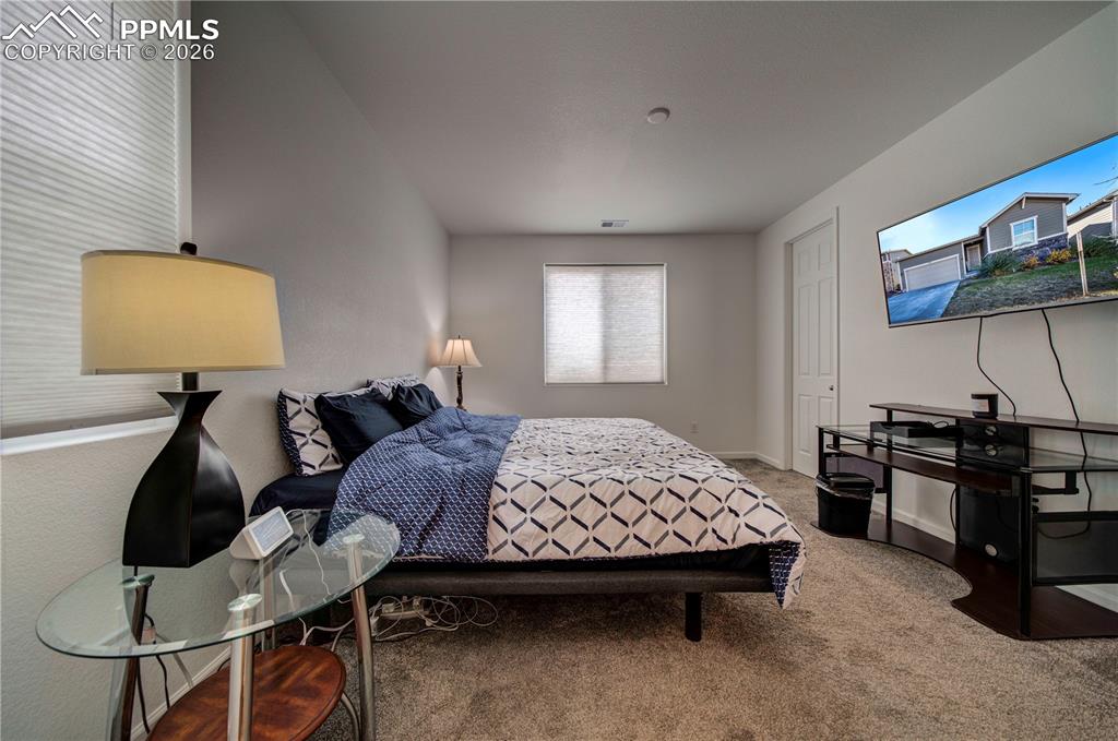 Image 31 of 43: Bedroom