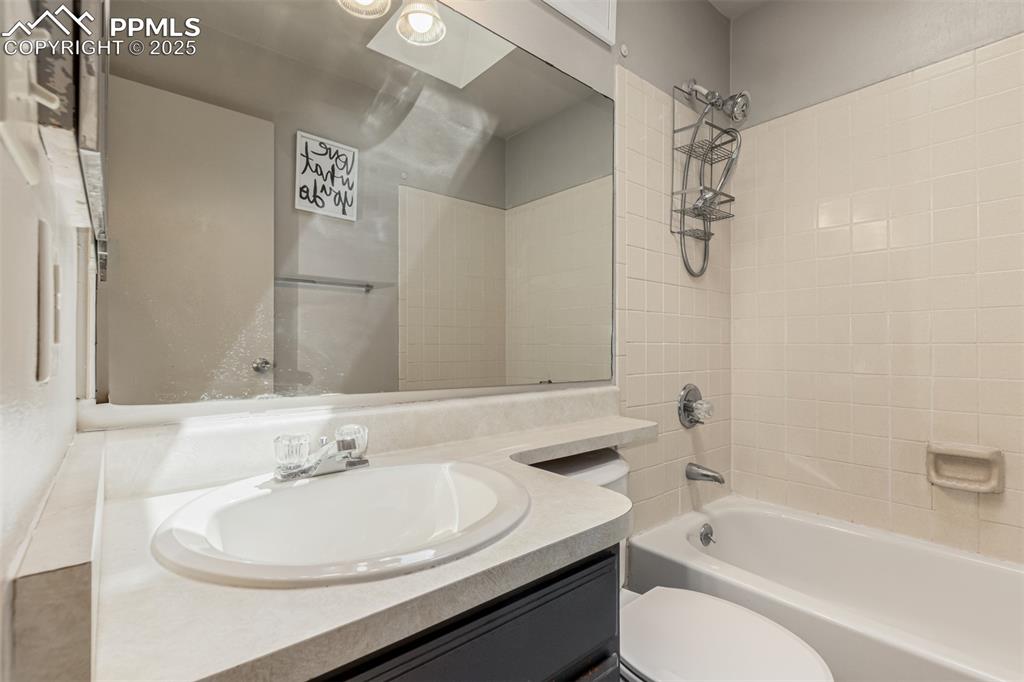 Image 26 of 43: Bathroom