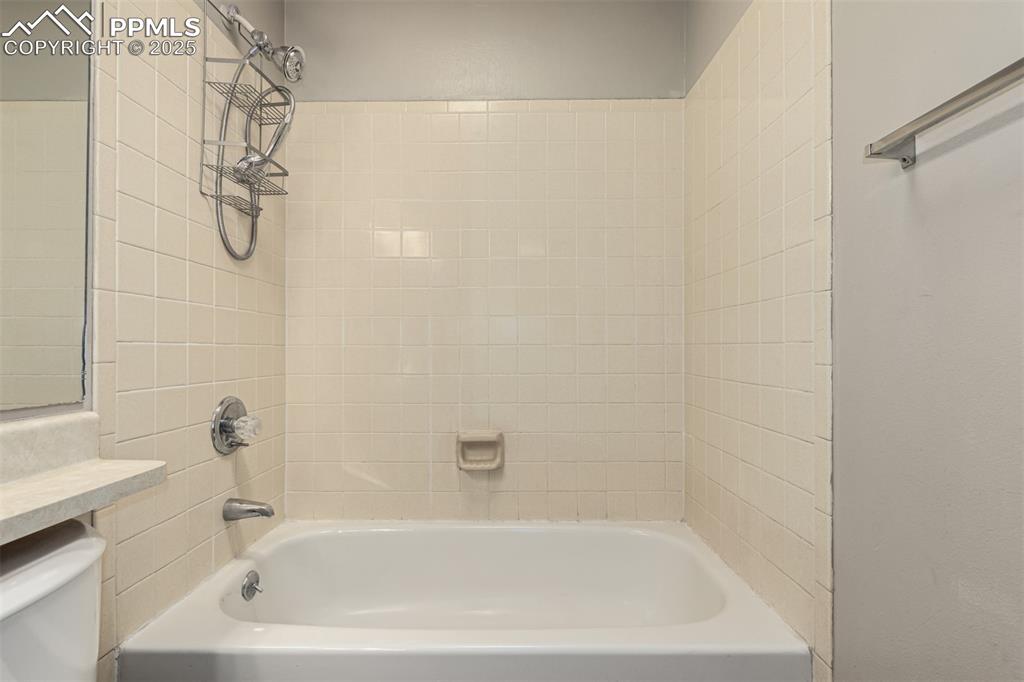 Image 27 of 43: Bathroom