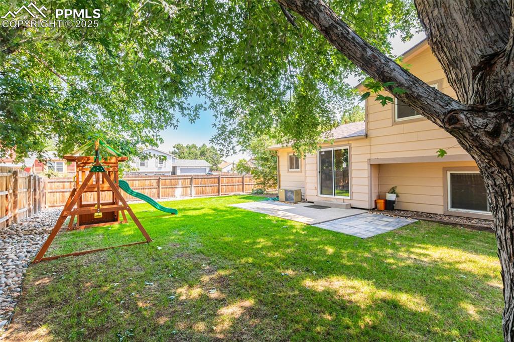 Image 31 of 43: Yard