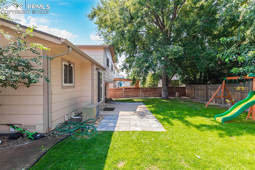 Image 33 of 43: Yard