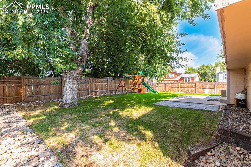 Image 34 of 43: Yard