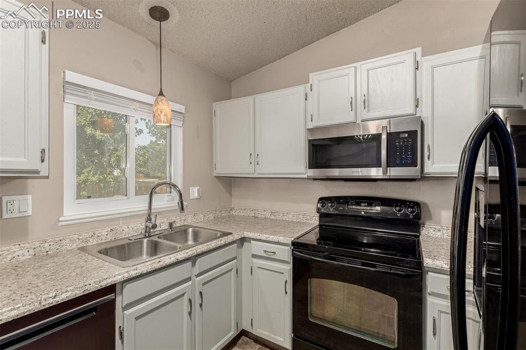 Image 8 of 43: Kitchen