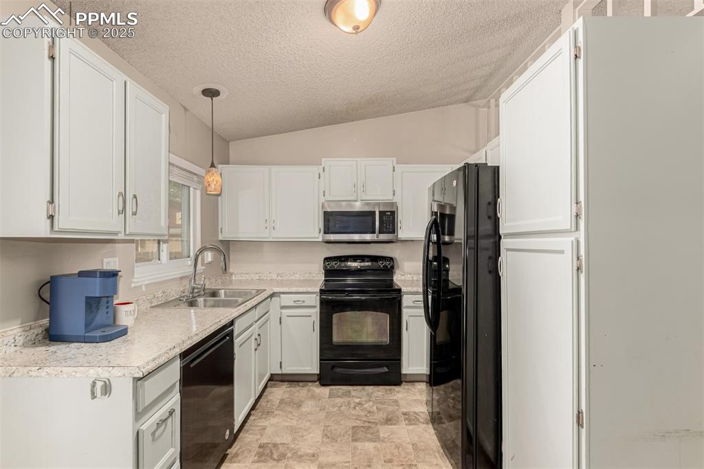 Image 9 of 43: Kitchen