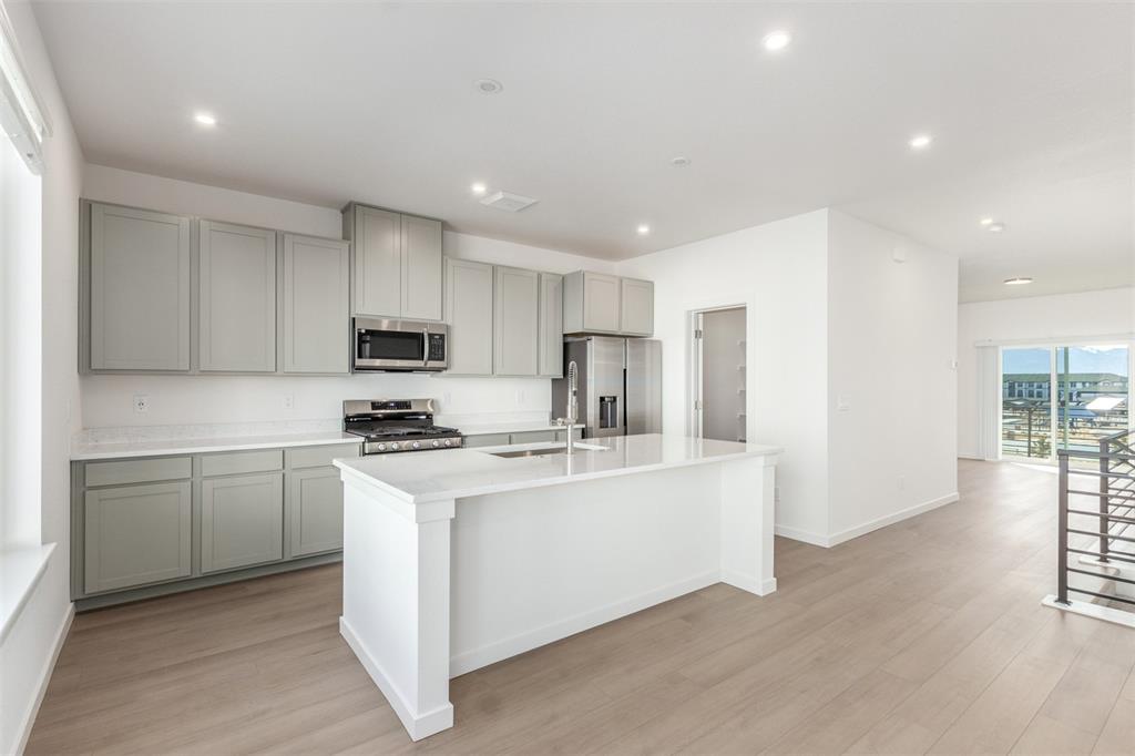 Image 11 of 34: Kitchen