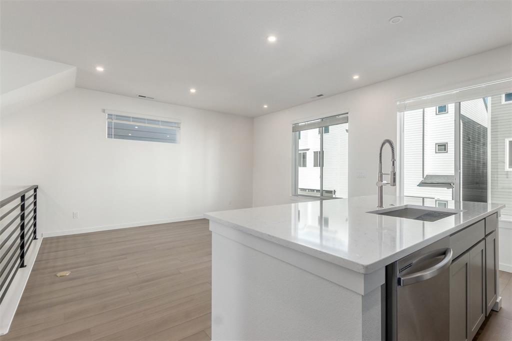 Image 12 of 34: Kitchen