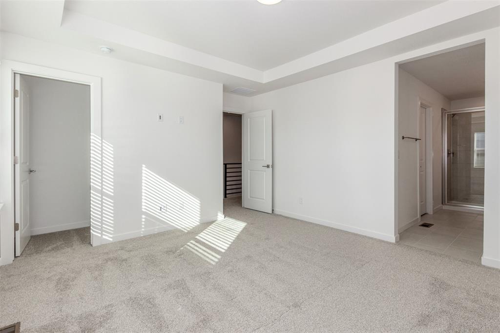 Image 17 of 34: Bedroom