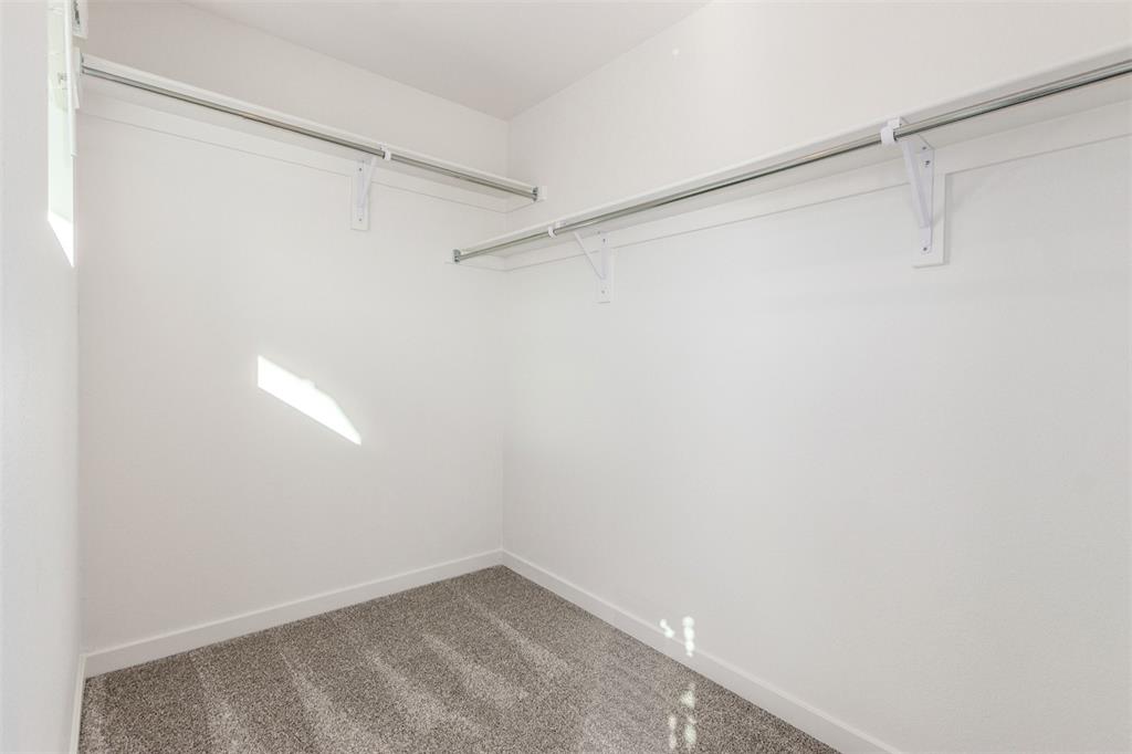 Image 20 of 34: Closet