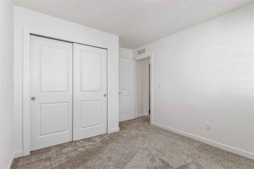 Image 25 of 34: Bedroom