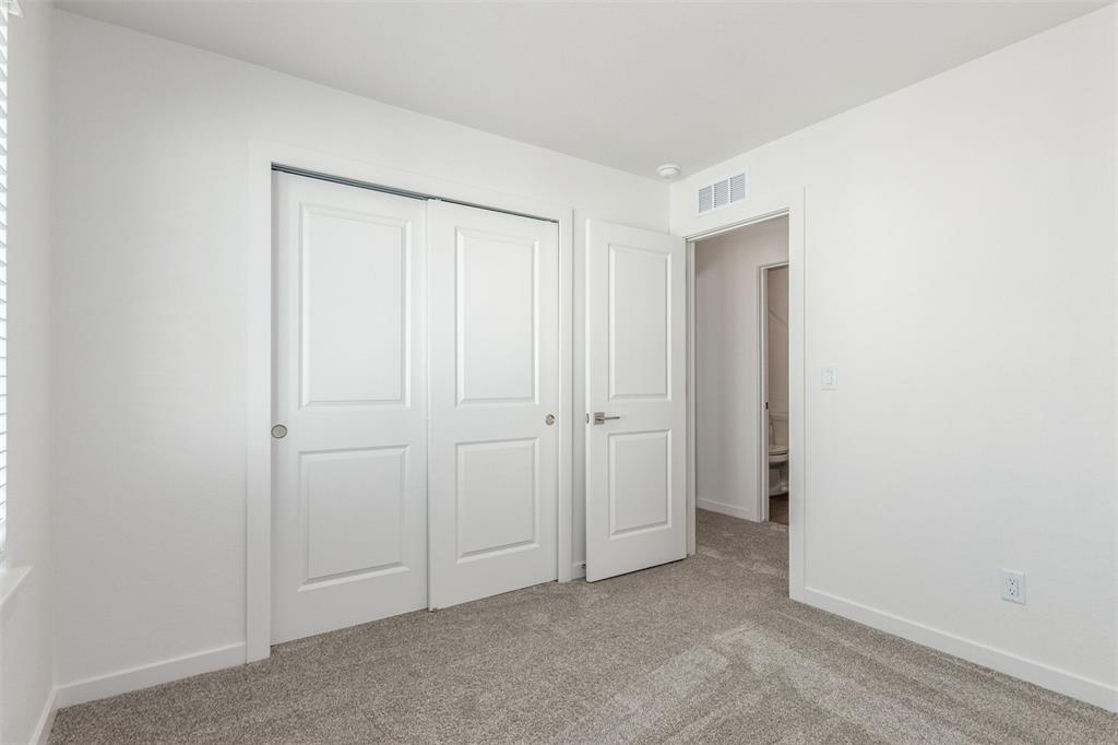 Image 27 of 34: Bedroom