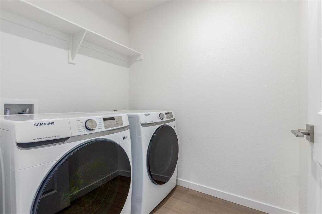 Image 29 of 34: Laundry