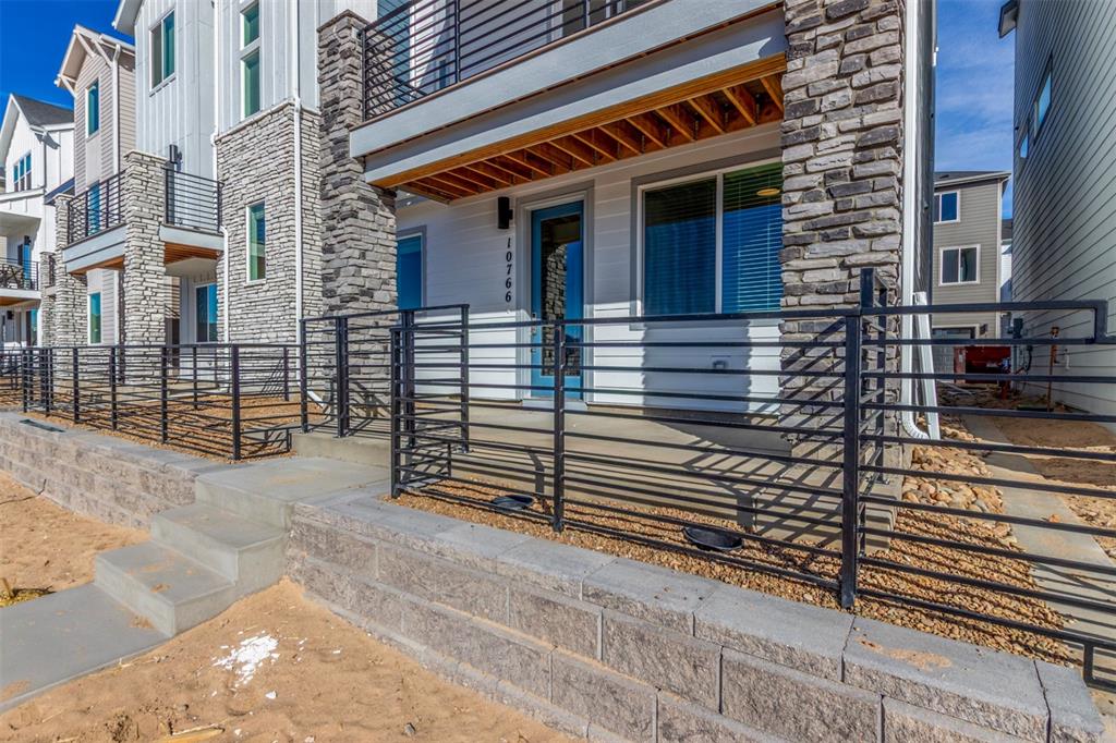 Image 3 of 34: Entry