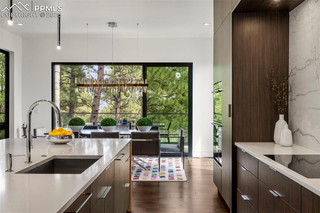 Image 11 of 50: Kitchen