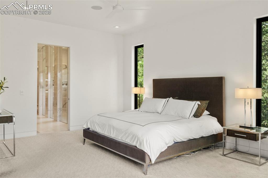 Image 14 of 50: Bedroom