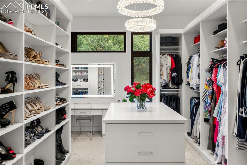 Image 18 of 50: Closet