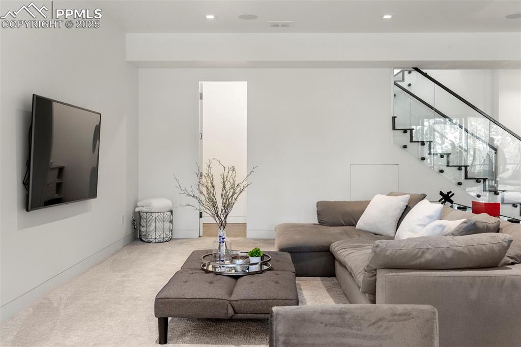 Image 24 of 50: Living Room